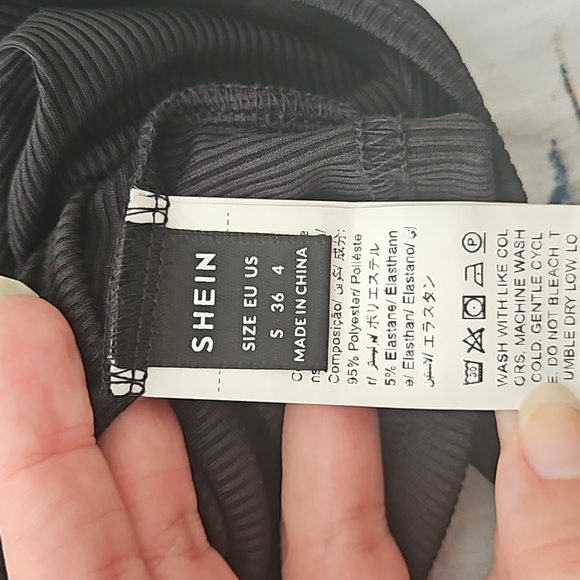 SHEIN Essnce Ruched O-Ring Cut Out Crop Top - Picture 5 of 5